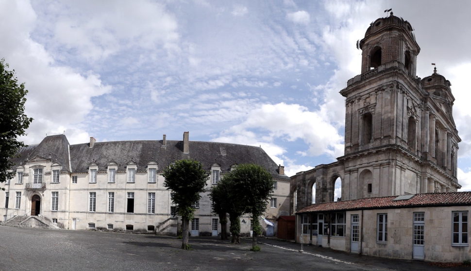 St jean d'angély - Abbaye_royale_et_les_Tours_de_l_abbatiale