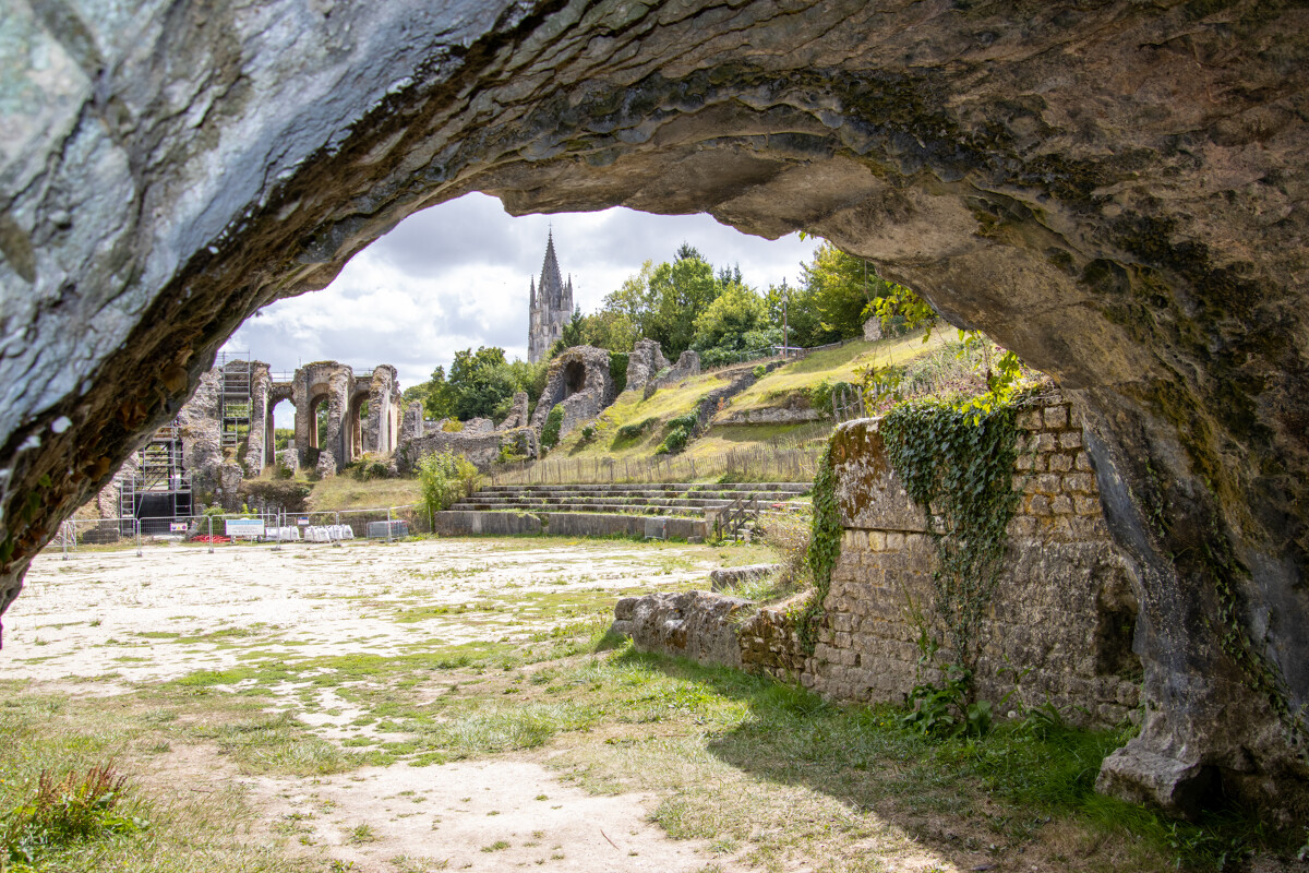 Saintes et la Saintonge : amphithéâtre gallo-romain